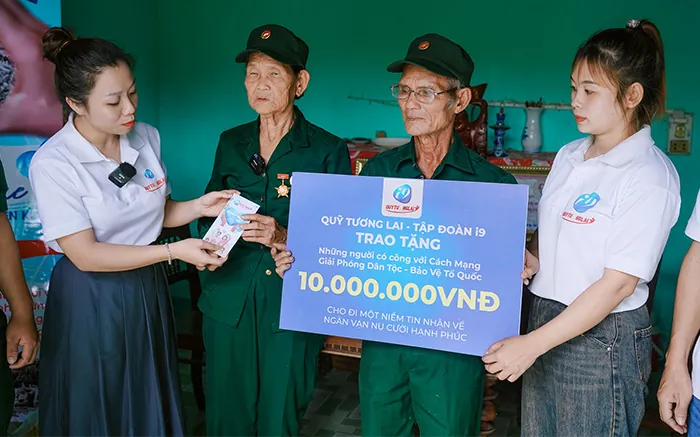 Đội ngũ hỗ trợ khách hàng chuyên nghiệp của TOT88 sẵn sàng phục vụ 24/7 và hệ thống bảo mật thông tin tiên tiến đảm bảo an toàn cho người chơi.